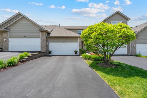 19154 Crescent Dr, Mokena, IL, 60448-7507 | Card Image