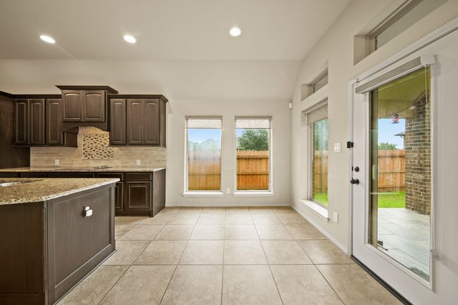 Large breakfast area. | Image 10