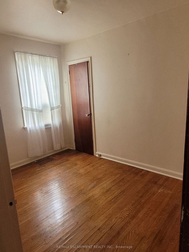 146 Cochrane Rd, House other with 3 bedrooms, 1 bathrooms and 4 parking in Hamilton ON | Image 7