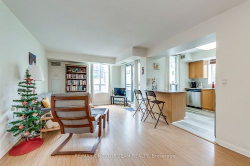 303-5940 Yonge St, North York, ON, M2M4M6 | Card Image