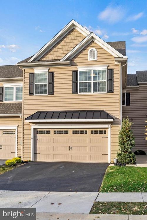 6 New Village Greene Dr, HONEY BROOK, PA, 19344-8609 | Card Image