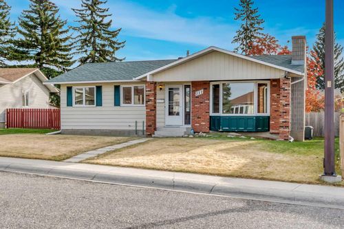 111 Pinetree Bay Ne, Calgary, AB, T1Y1L9 | Card Image