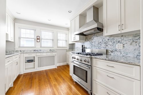 2-390 Weld St, Boston, MA, 02132-1127 | Card Image