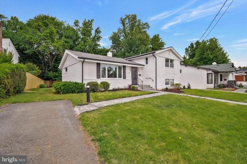 9831 Singleton Dr, BETHESDA, MD, 20817-2330 | Card Image