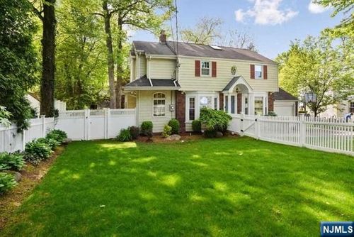 575 Knickerbocker Rd, Tenafly, NJ, 07670-1418 | Card Image