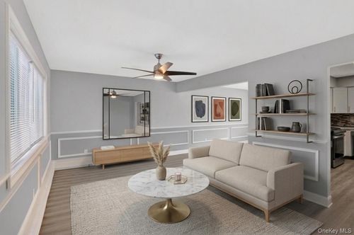 15 N Aspen Rd, Middletown, NY, 10940-6807 | Card Image