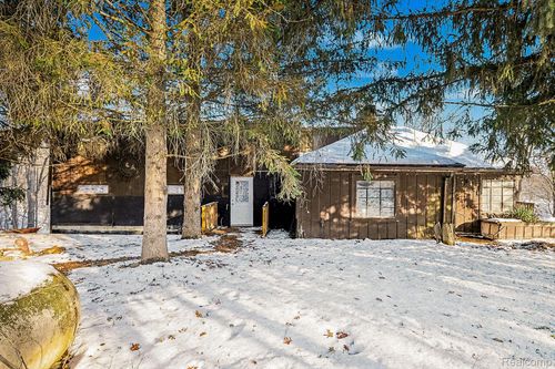 14325 Lakeshore Dr, Holly, MI, 48442-8807 | Card Image