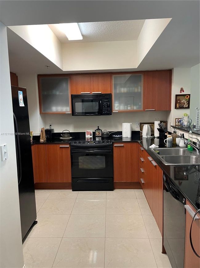 APT-3810 - 16699 Collins Ave, Condo with 1 bedrooms, 2 bathrooms and null parking in Sunny Isles Beach FL | Image 11
