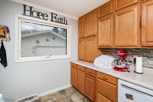 Kitchen w Update Big Window | Image 18