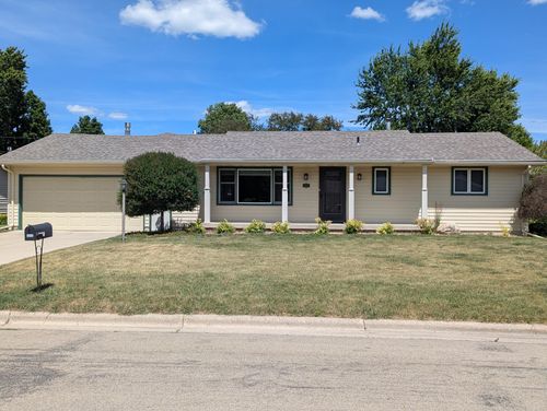 1111 Skylark Ln, Albert Lea, MN, 56007-1847 | Card Image