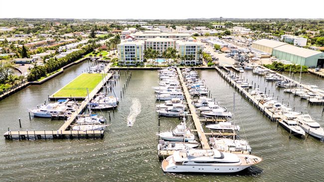 APT-301 - 804 E Windward Way, Condo with 3 bedrooms, 2 bathrooms and null parking in Lantana FL | Image 4