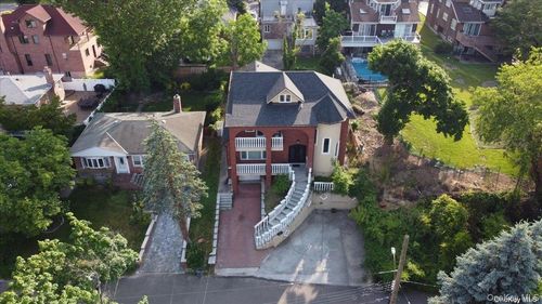 35 223rd St, Bayside, NY, 11361-2236 | Card Image