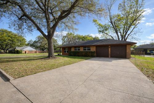 1220 Kelving Way, Wharton, TX, 77488 | Card Image