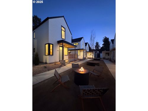 639 Ne Marshall Ave, Bend, OR, 97701-4317 | Card Image