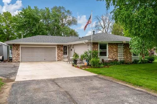 10029 Debbie Ln, Machesney Park, IL, 61115-1532 | Card Image