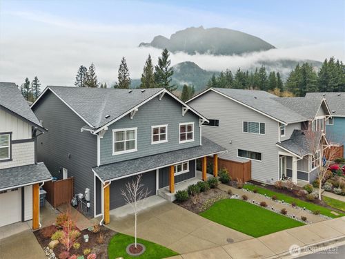 740 Se 8th St, North Bend, WA, 98045-8329 | Card Image