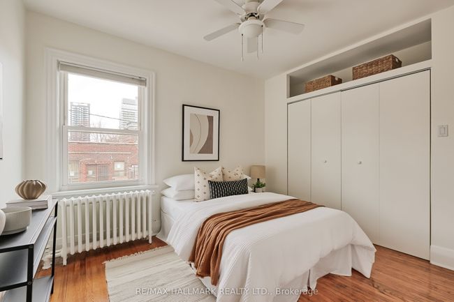 333 Sackville St, House attached with 3 bedrooms, 2 bathrooms and null parking in Toronto ON | Image 25