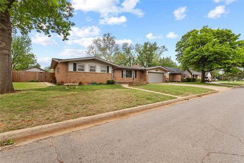 713 Oak Drive, Weatherford, OK, 73096 | Card Image