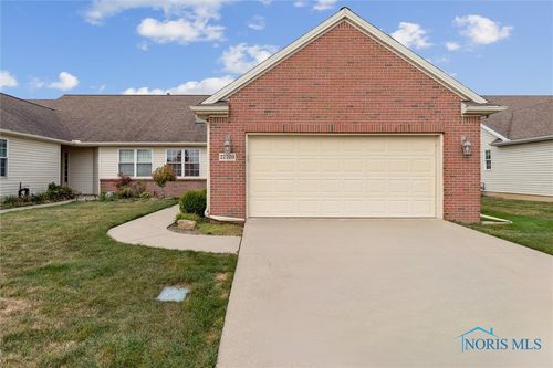 27703 Schriber St, Walbridge, OH, 43465-9520 | Card Image
