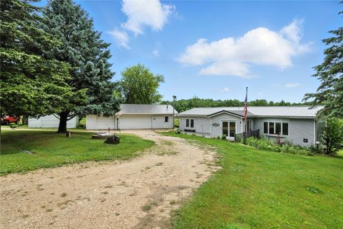 22832 Ridge Road E28, Anamosa, IA, 52205-7506 | Card Image