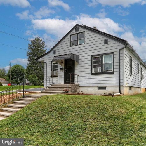 1 E Chestnut St, CLEONA, PA, 17042-3205 | Card Image