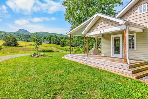 135 Vaughn Ln, Pilot Mountain, NC, 27041-7300 | Card Image