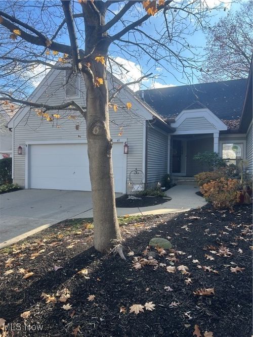 24-45 Forest Cove Dr, Akron, OH, 44319-3666 | Card Image