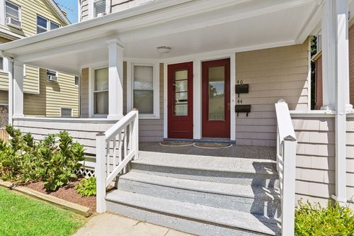 44 Churchill St, Fairfield, CT, 06824-6107 | Card Image