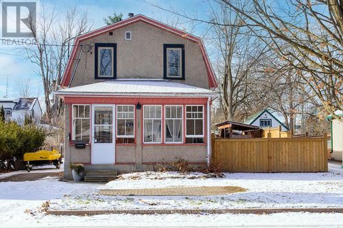 {{alt}} | Card Image