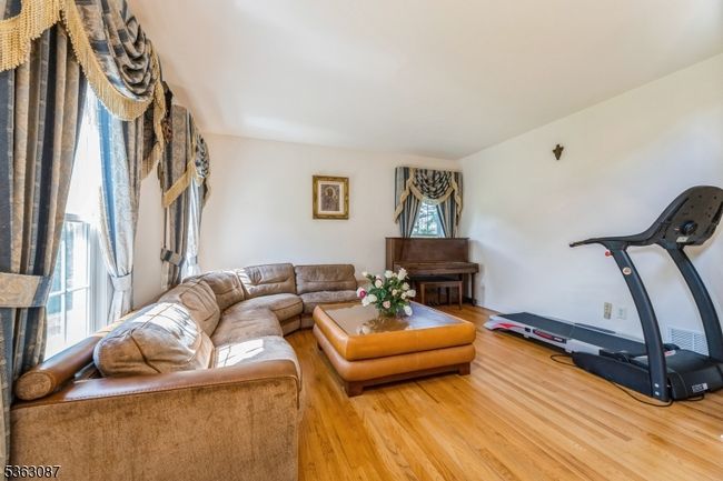 42 Stephens Mill Rd, House other with 4 bedrooms, 3 bathrooms and null parking in Hackettstown NJ | Image 5