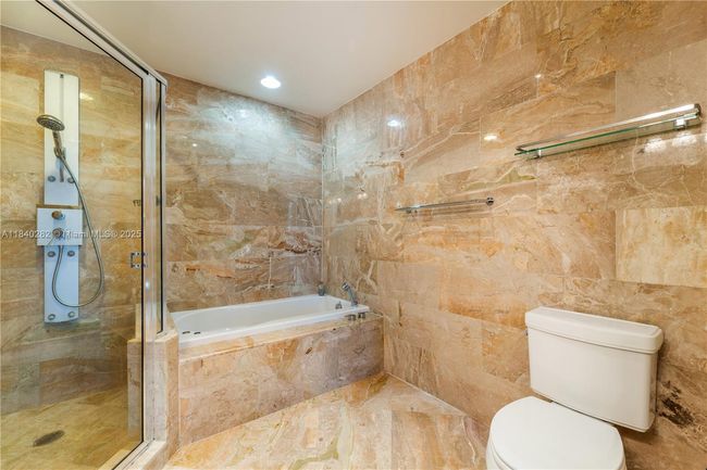 APT-3715 - 1900 N Bayshore Dr, Condo with 2 bedrooms, 3 bathrooms and null parking in Miami FL | Image 22