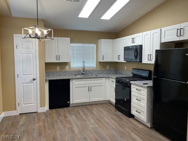 UNIT-101 - 6411 Rusticated Stone Ave, Townhouse with 2 bedrooms, 2 bathrooms and null parking in Henderson NV | Image 5