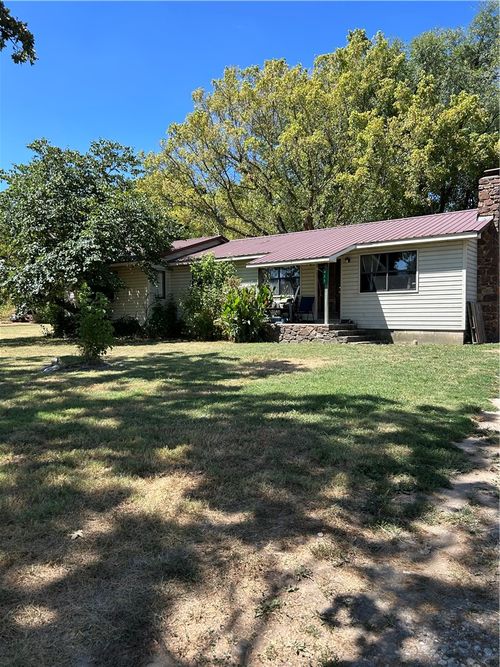 425 Nw Walker St, Gentry, AR, 72734-5053 | Card Image