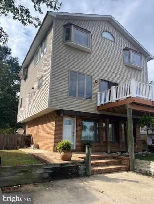 2005 Shore Dr, EDGEWATER, MD, 21037-2937 | Card Image