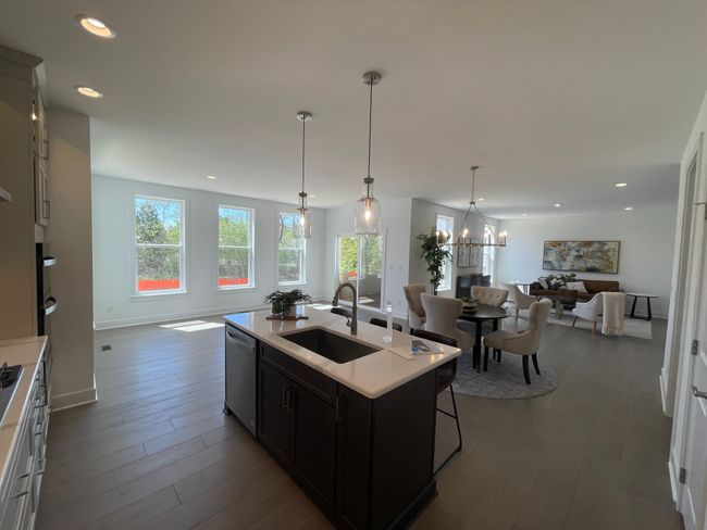 Open-concept floorplan | Image 12