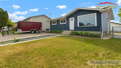 9 Rossmere Way Se, Medicine Hat, AB, T1B2M7 | Card Image