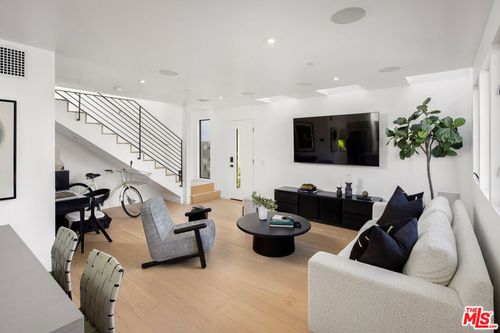 1821 Penmar Ave, Venice, CA, 90291-2941 | Card Image