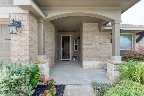 118 Headwind Way, Kyle, TX, 78640-2070 | Card Image