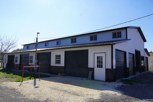 203 E Kerr St, Rocksprings, TX, 78880 | Card Image