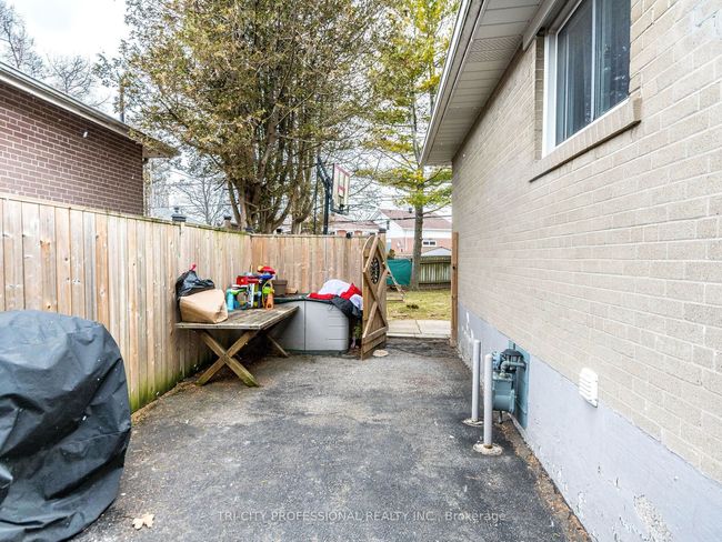 866 Krosno Blvd, House attached with 5 bedrooms, 2 bathrooms and 2 parking in Pickering ON | Image 39