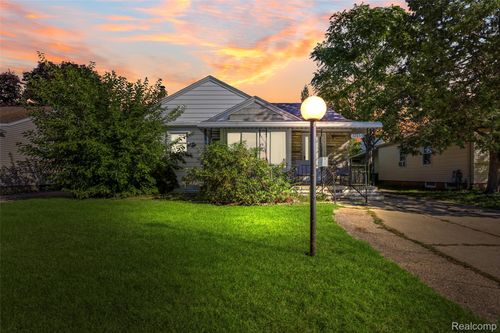 30854 Florence St, Garden City, MI, 48135-3308 | Card Image