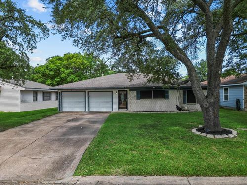 2106 19th Ave N, Texas City, TX, 77590-4833 | Card Image