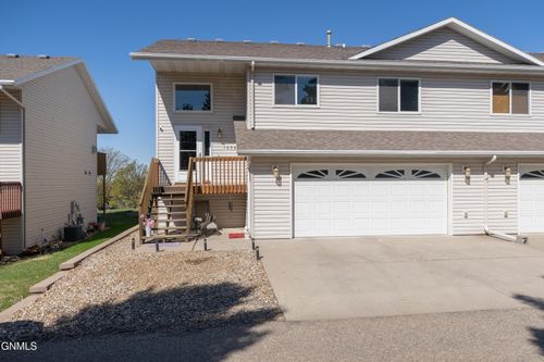 1075 E Turnpike Ave, Bismarck, ND, 58501-1984 | Card Image