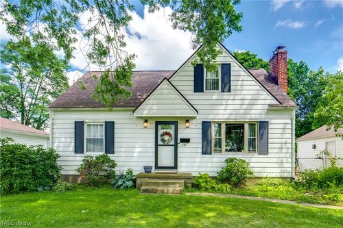 251 9th St Ne, Barberton, OH, 44203-3467 | Card Image