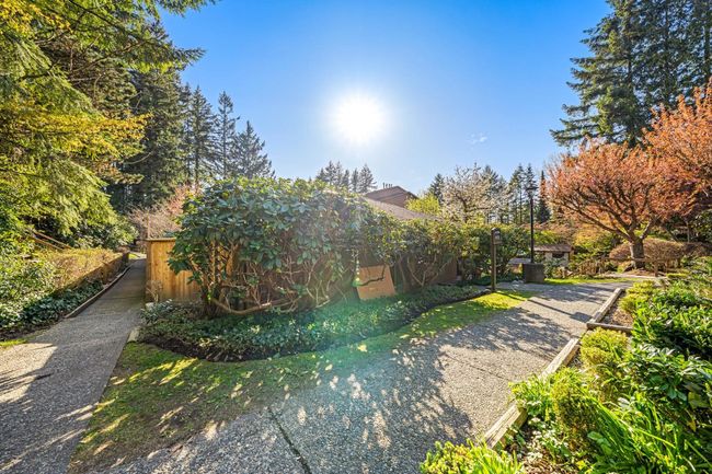 2052 Purcell Way, Townhouse with 3 bedrooms, 2 bathrooms and 1 parking in North Vancouver BC | Image 25