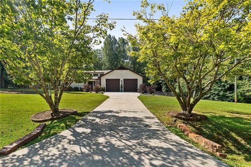 195 Pine Trail Rd, Fayetteville, GA, 30214-4095 | Card Image