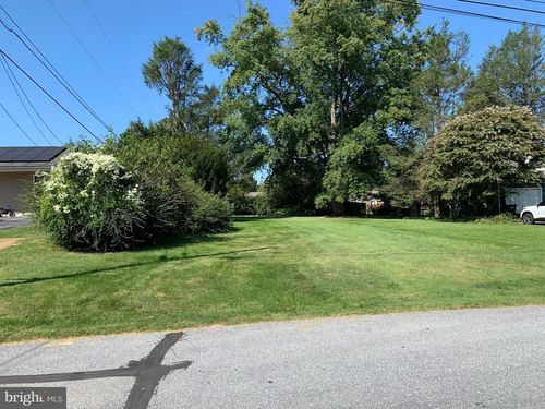 2024 Meadow Ridge Dr, Lancaster, PA, 17601-5730 | Card Image