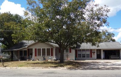 403 N North West Street, House other with 3 bedrooms, 2 bathrooms and null parking in Weimar TX | Image 1