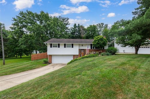 19445 Lunn Rd, Strongsville, OH, 44149-4913 | Card Image