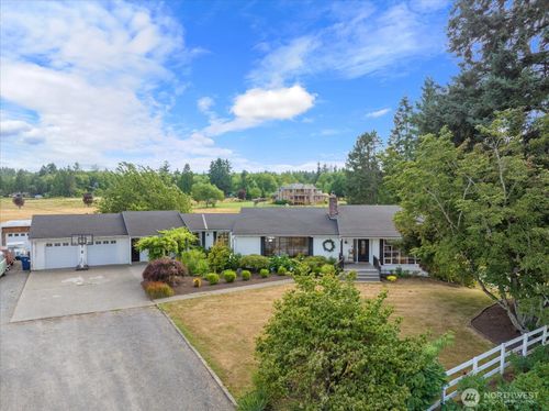 21520 50th Ave Nw, Stanwood, WA, 98292-6827 | Card Image